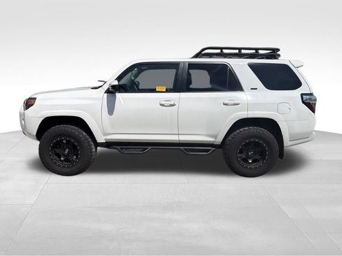 Used 2016 Toyota 4Runner SR5 AWD/4WD image 12