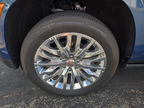 Used 2026 GMC Yukon XL Denali w/ Sun & Power Step Package AWD/4WD image 3
