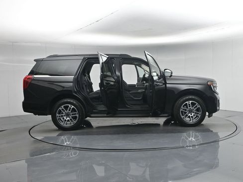 Certified 2025 Ford Expedition Active AWD/4WD image 5