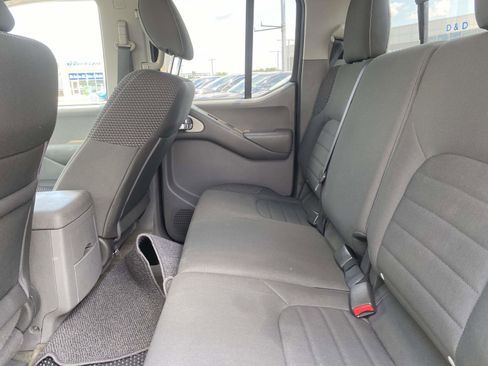 Used 2015 Nissan Frontier Desert Runner RWD image 11