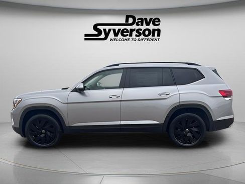 New 2025 Volkswagen Atlas SE image 2