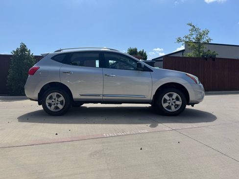 Used 2015 Nissan Rogue S w/ Convenience Package FWD image 2