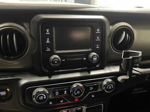 Used 2018 Jeep Wrangler Unlimited Sport S AWD/4WD image 8