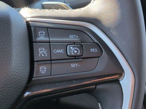 Used 2023 Jeep Grand Cherokee Altitude image 24