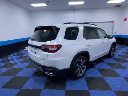 Used 2025 Honda Pilot Elite image 8