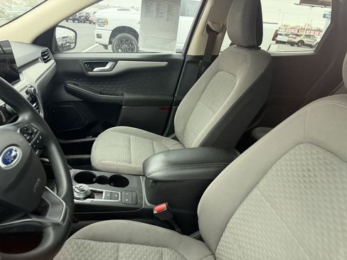 Used 2020 Ford Escape SE image 3
