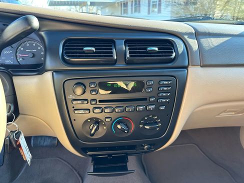 Used 2001 Ford Taurus SE image 22