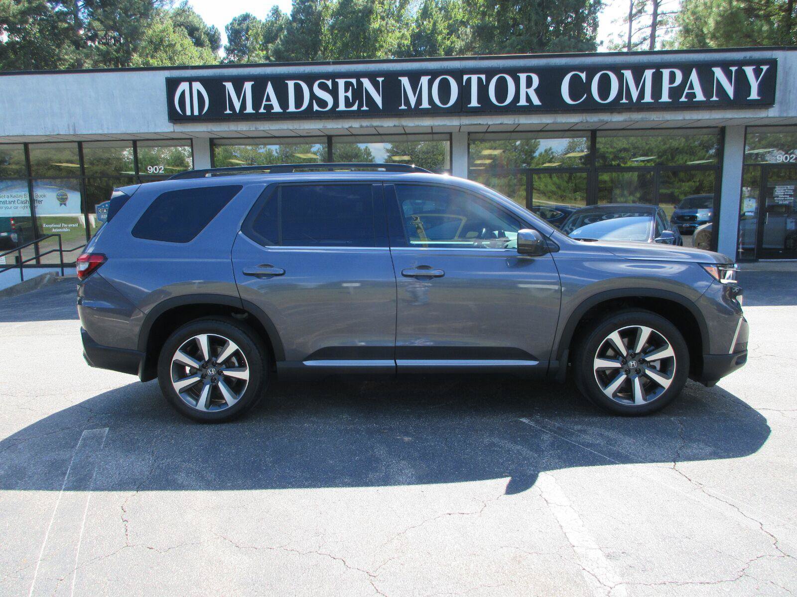 Used 2025 Honda Pilot Elite image 4