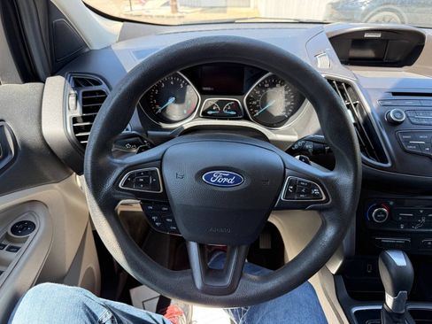 Used 2017 Ford Escape SE AWD/4WD image 9