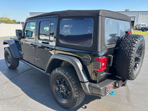 Used 2024 Jeep Wrangler Unlimited image 5