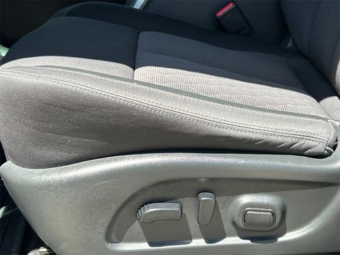 Used 2024 Nissan Titan SV w/ SV Convenience Package image 10