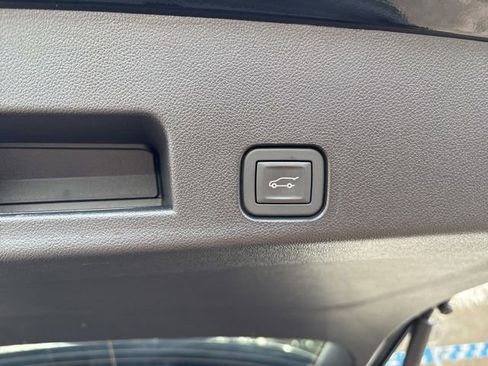 Used 2026 Chevrolet Traverse Z71 image 24