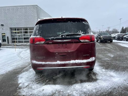 Used 2019 Chrysler Pacifica Limited w/ Tire & Wheel Group image 24