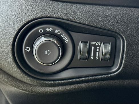 Used 2021 Jeep Renegade Latitude image 13