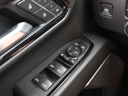 Used 2025 GMC Sierra 2500 AT4X image 24