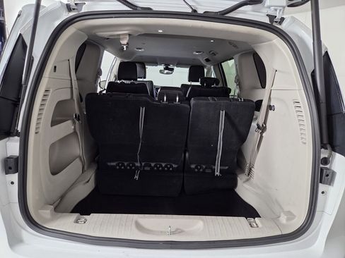 Certified 2024 Chrysler Pacifica Touring-L image 12