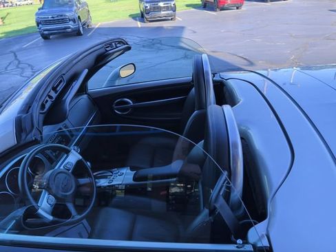Used 2004 Chevrolet SSR w/ Preferred Equipment Group RWD image 3