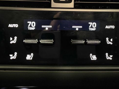 Used 2025 Porsche Cayenne Coupe image 94