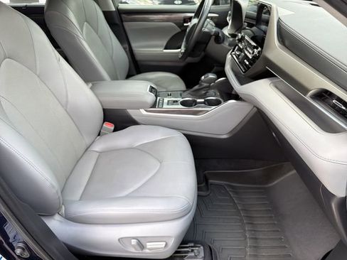 Used 2022 Toyota Highlander Limited AWD/4WD image 13