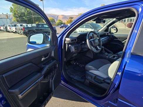 Used 2025 Toyota Tacoma TRD Off-Road image 19