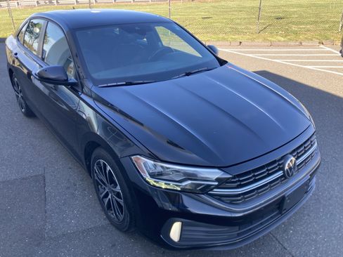 Certified 2023 Volkswagen Jetta Sport image 3