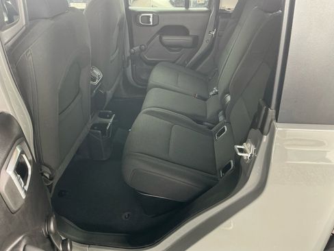 Used 2022 Jeep Gladiator Sport AWD/4WD image 17