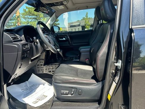 Used 2020 Toyota 4Runner Venture w/ Moonroof Package AWD/4WD image 23