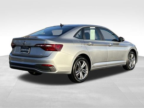 Used 2024 Volkswagen Jetta SE image 7