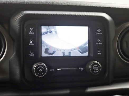 Used 2018 Jeep Wrangler Unlimited Sport image 19