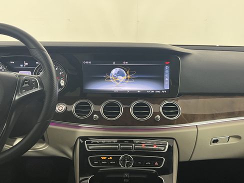 Used 2018 Mercedes-Benz E 300 image 17