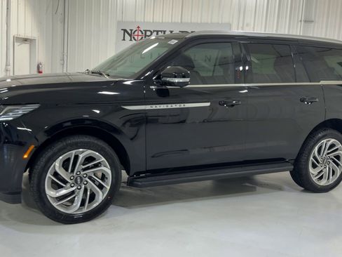 New 2026 Lincoln Navigator Premiere image 6