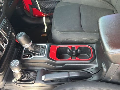 Used 2018 Jeep Wrangler Unlimited Sport S AWD/4WD image 15