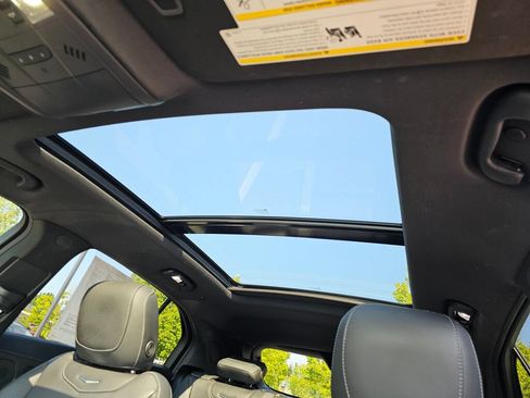 Used 2019 Cadillac XT4 Premium Luxury w/ Enhanced Visibility Package AWD/4WD image 11