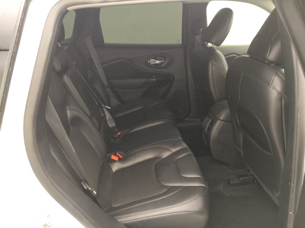 Used 2020 Jeep Cherokee Latitude Plus FWD image 19
