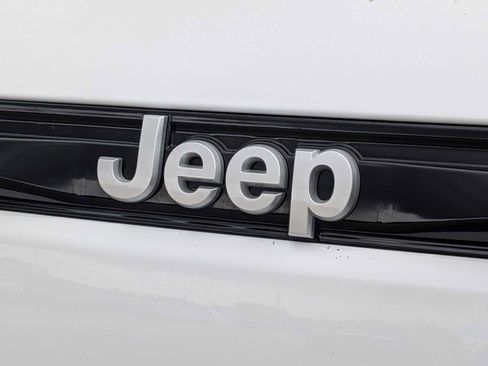 Used 2024 Jeep Grand Cherokee Overland w/ Trailer Tow Package AWD/4WD image 13