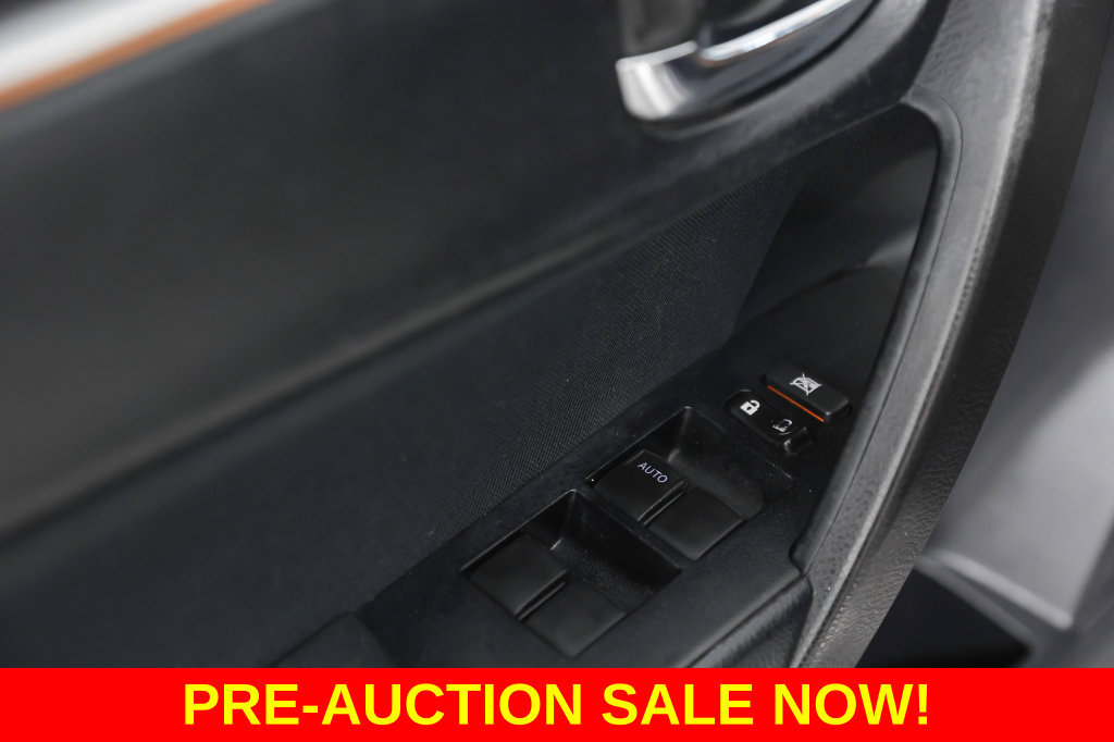 Used 2015 Toyota Corolla LE FWD image 31