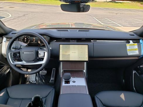New 2025 Land Rover Range Rover SE image 13