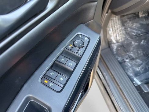 Used 2024 Nissan Pathfinder S image 12