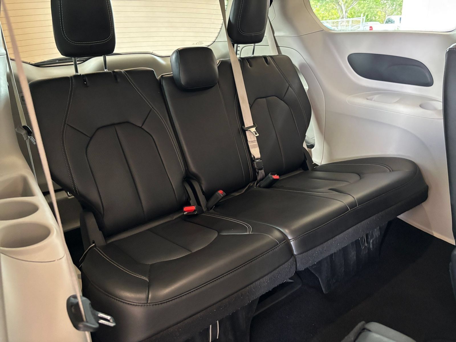 Used 2024 Chrysler Pacifica Touring-L FWD image 29