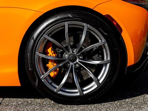 Used 2025 McLaren Artura RWD image 25