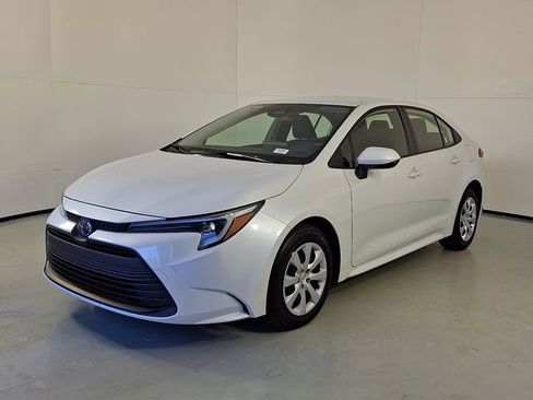 Used 2024 Toyota Corolla LE image 3