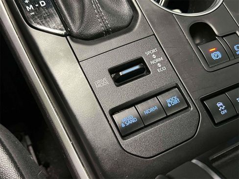 Used 2022 Toyota Highlander XLE image 33