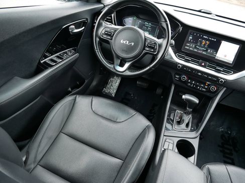 Certified 2022 Kia Niro Touring Special Edition image 9