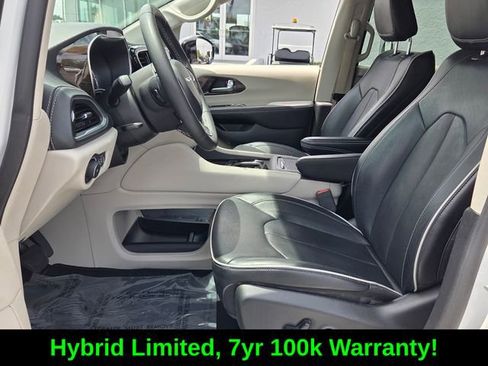 Used 2023 Chrysler Pacifica Limited FWD image 10