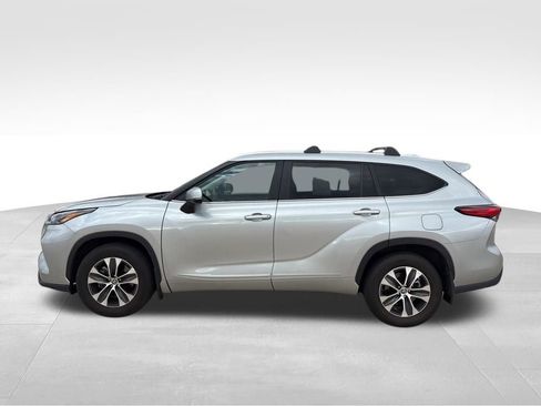 Used 2023 Toyota Highlander XLE image 7