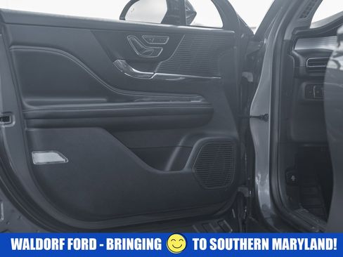 Used 2022 Lincoln Corsair Standard w/ Premium Package image 38