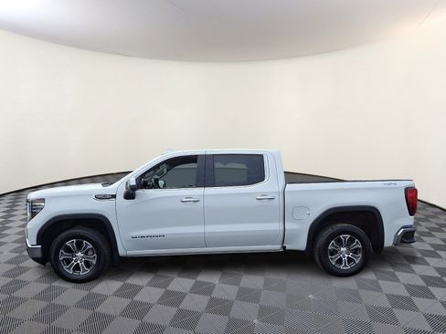 Used 2025 GMC Sierra 1500 SLT AWD/4WD image 4