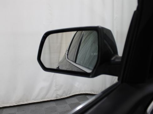 Used 2018 GMC Acadia SLE image 12