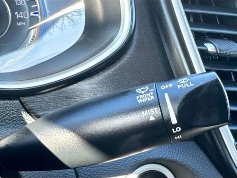 Used 2016 Chrysler 200 Limited image 13