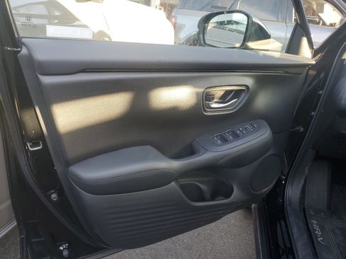 Used 2023 Honda HR-V LX image 9